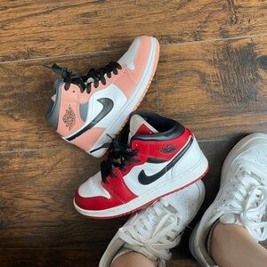 Size five used air Jordan’s. They are in okay condition!